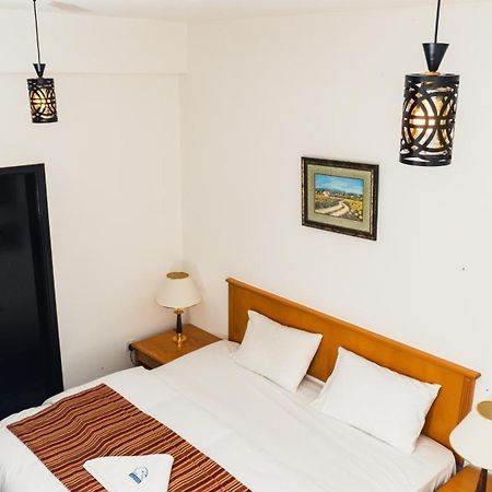 Pan Emirates Hotel Apartments Шарджа Екстериор снимка