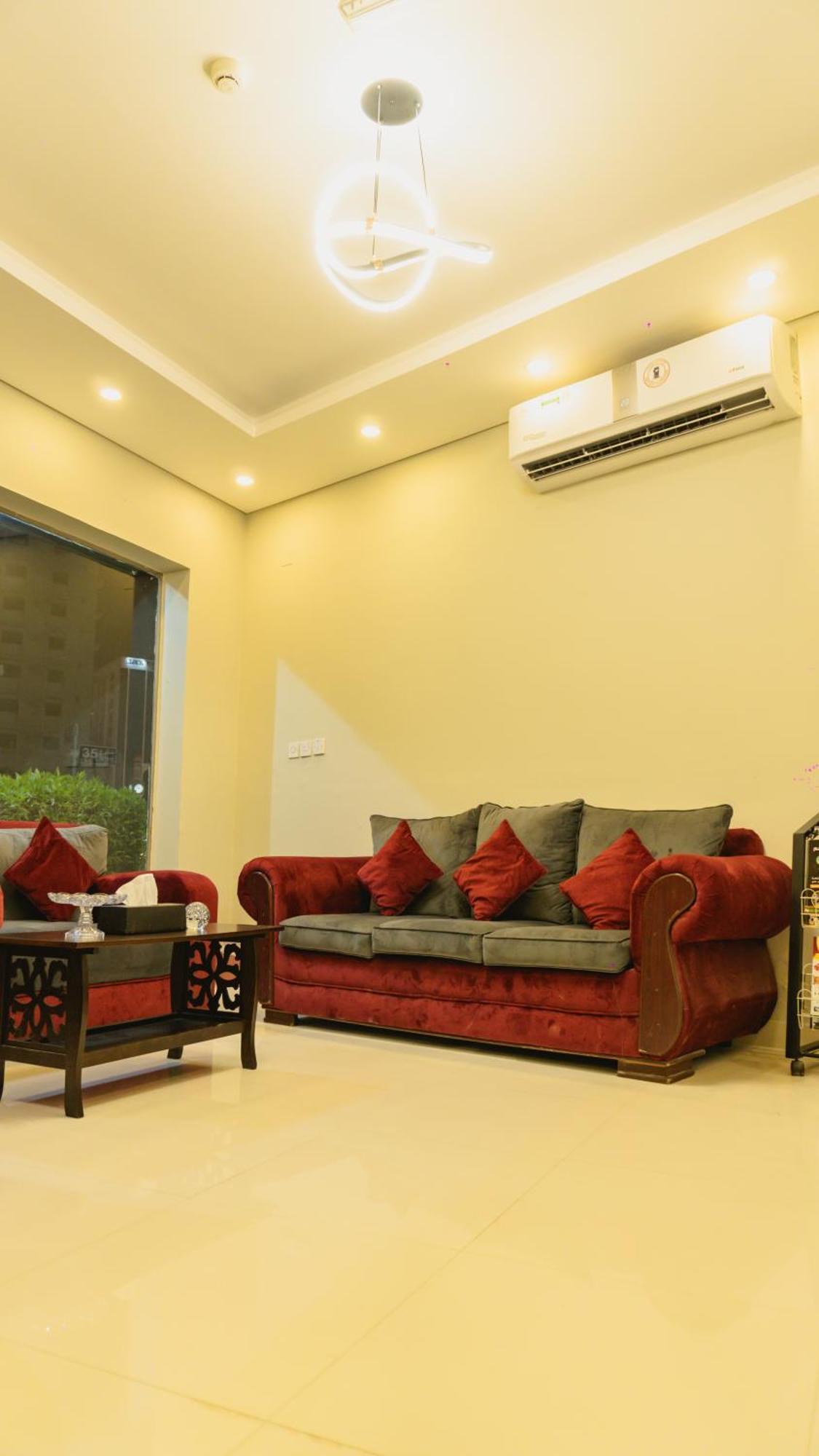 Pan Emirates Hotel Apartments Шарджа Екстериор снимка
