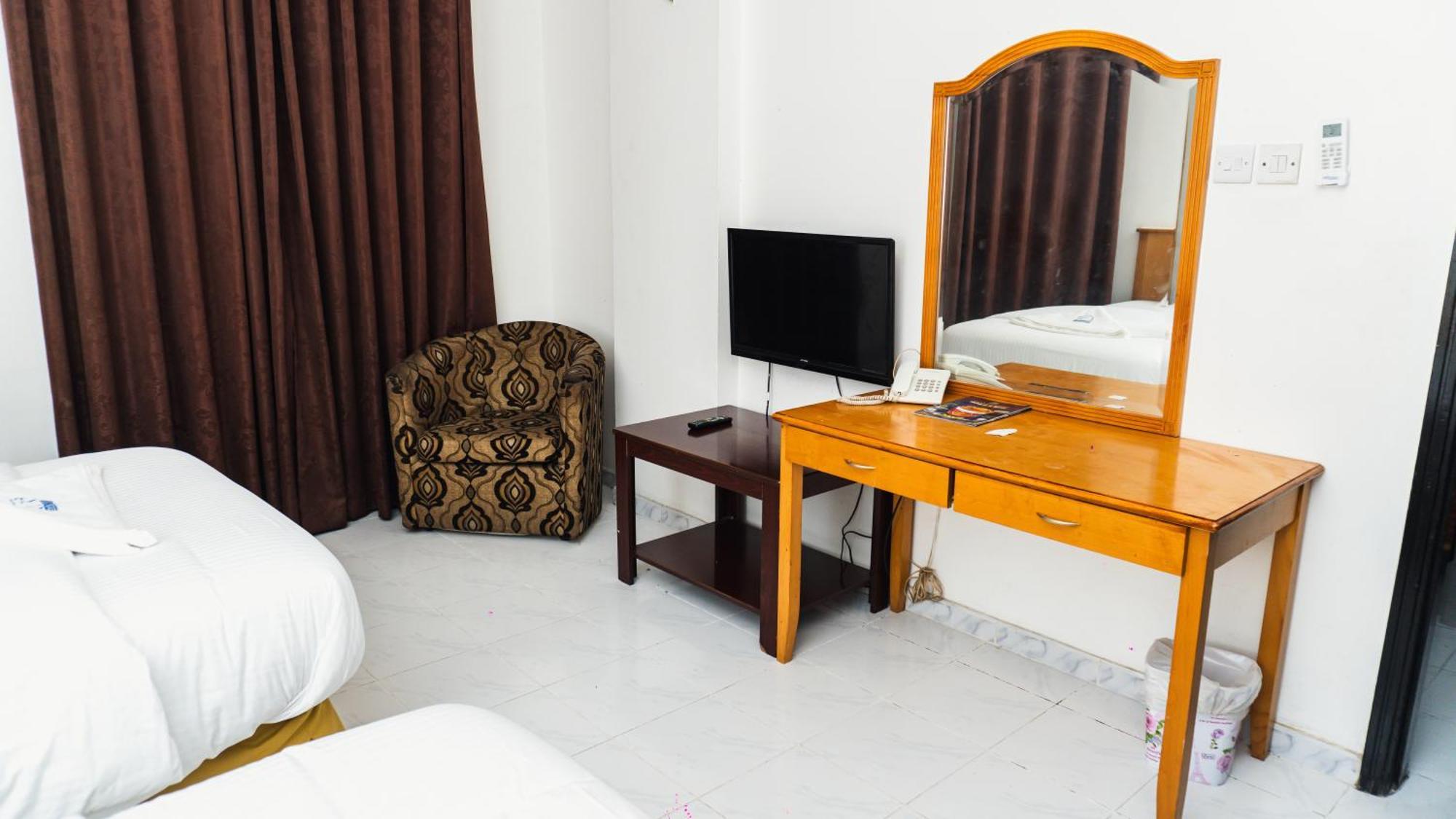 Pan Emirates Hotel Apartments Шарджа Екстериор снимка