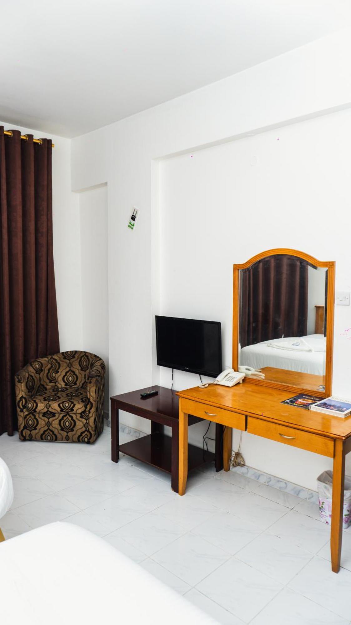 Pan Emirates Hotel Apartments Шарджа Екстериор снимка