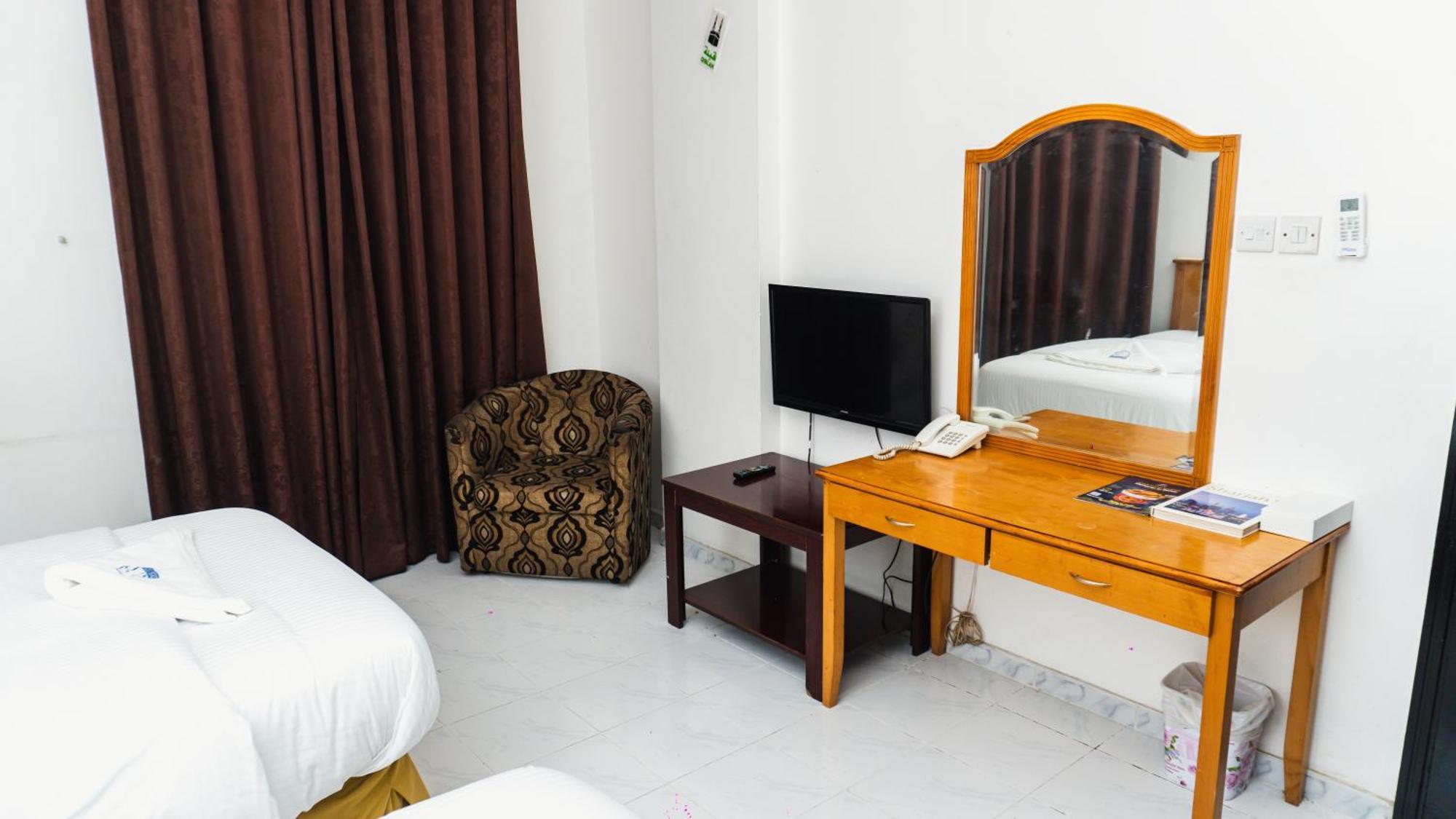 Pan Emirates Hotel Apartments Шарджа Екстериор снимка