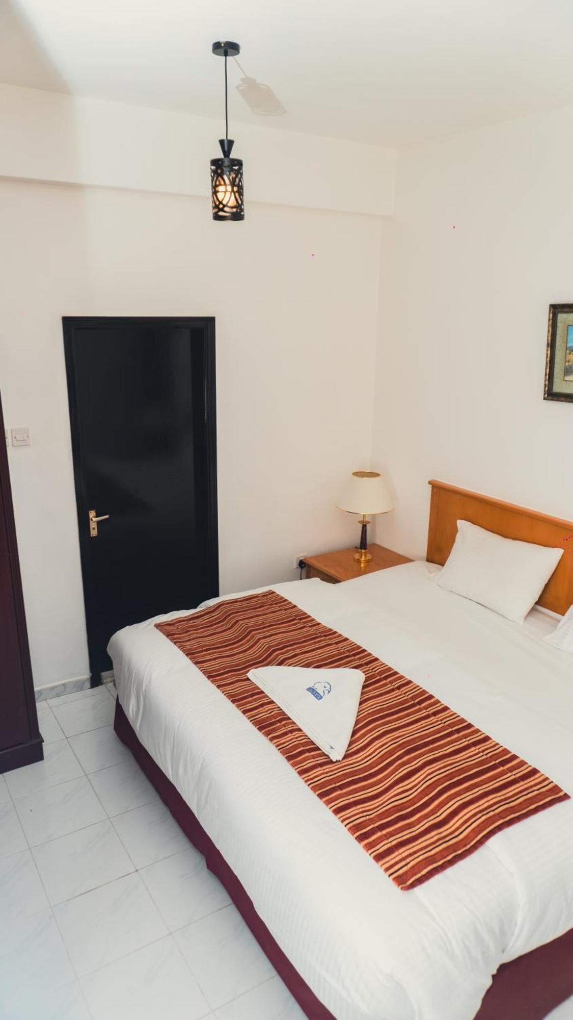 Pan Emirates Hotel Apartments Шарджа Екстериор снимка