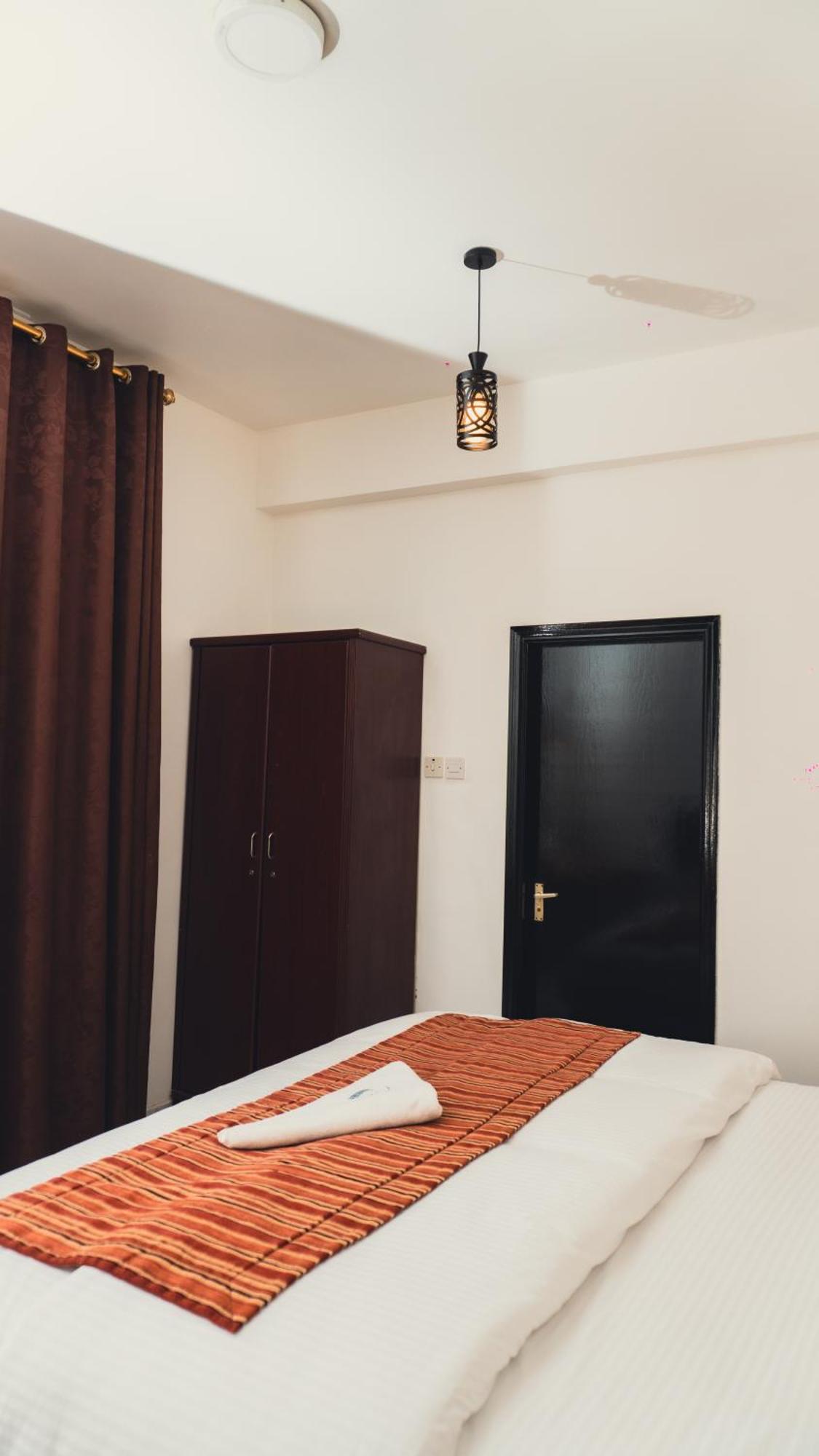 Pan Emirates Hotel Apartments Шарджа Екстериор снимка