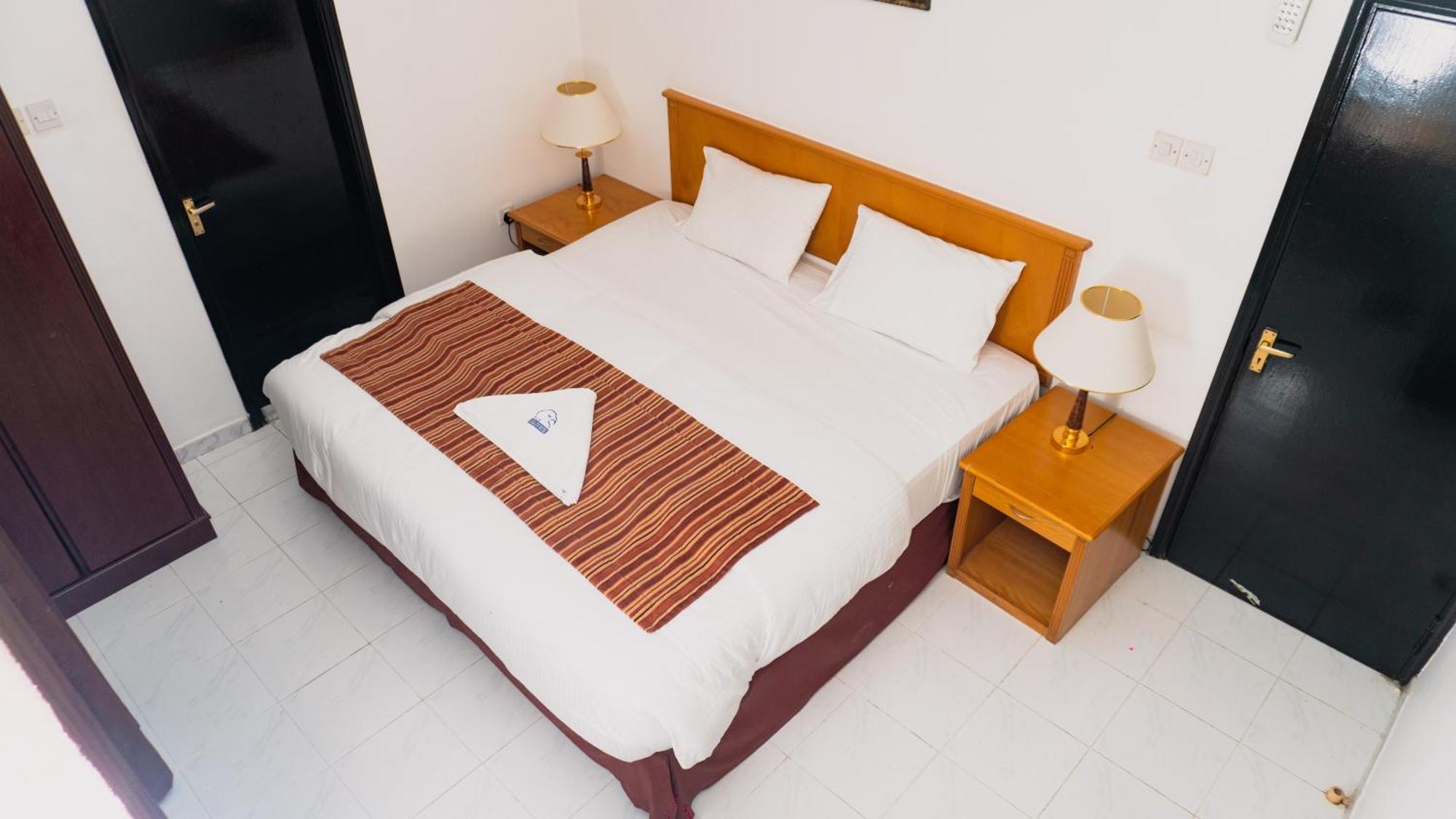 Pan Emirates Hotel Apartments Шарджа Екстериор снимка
