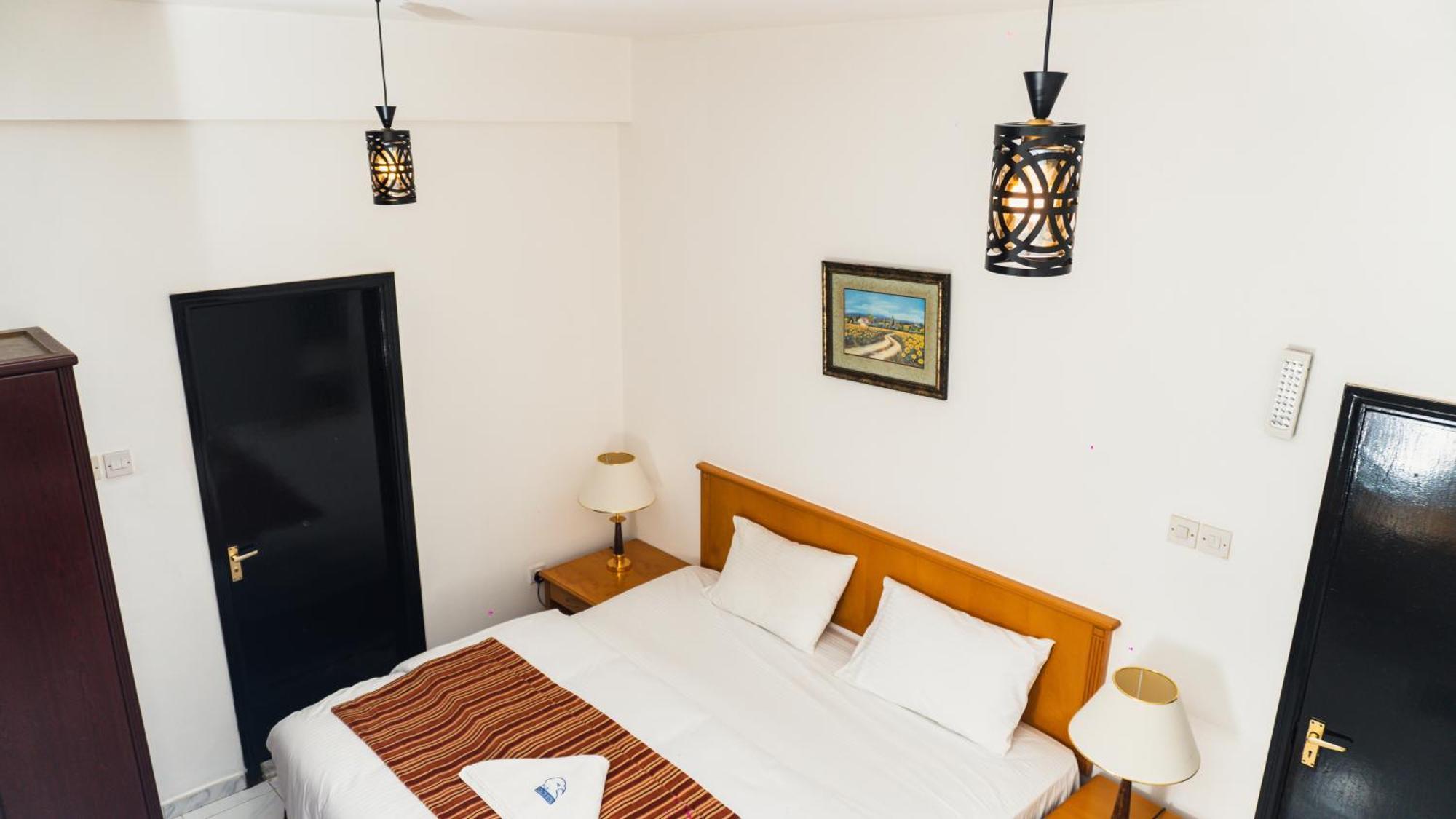 Pan Emirates Hotel Apartments Шарджа Екстериор снимка