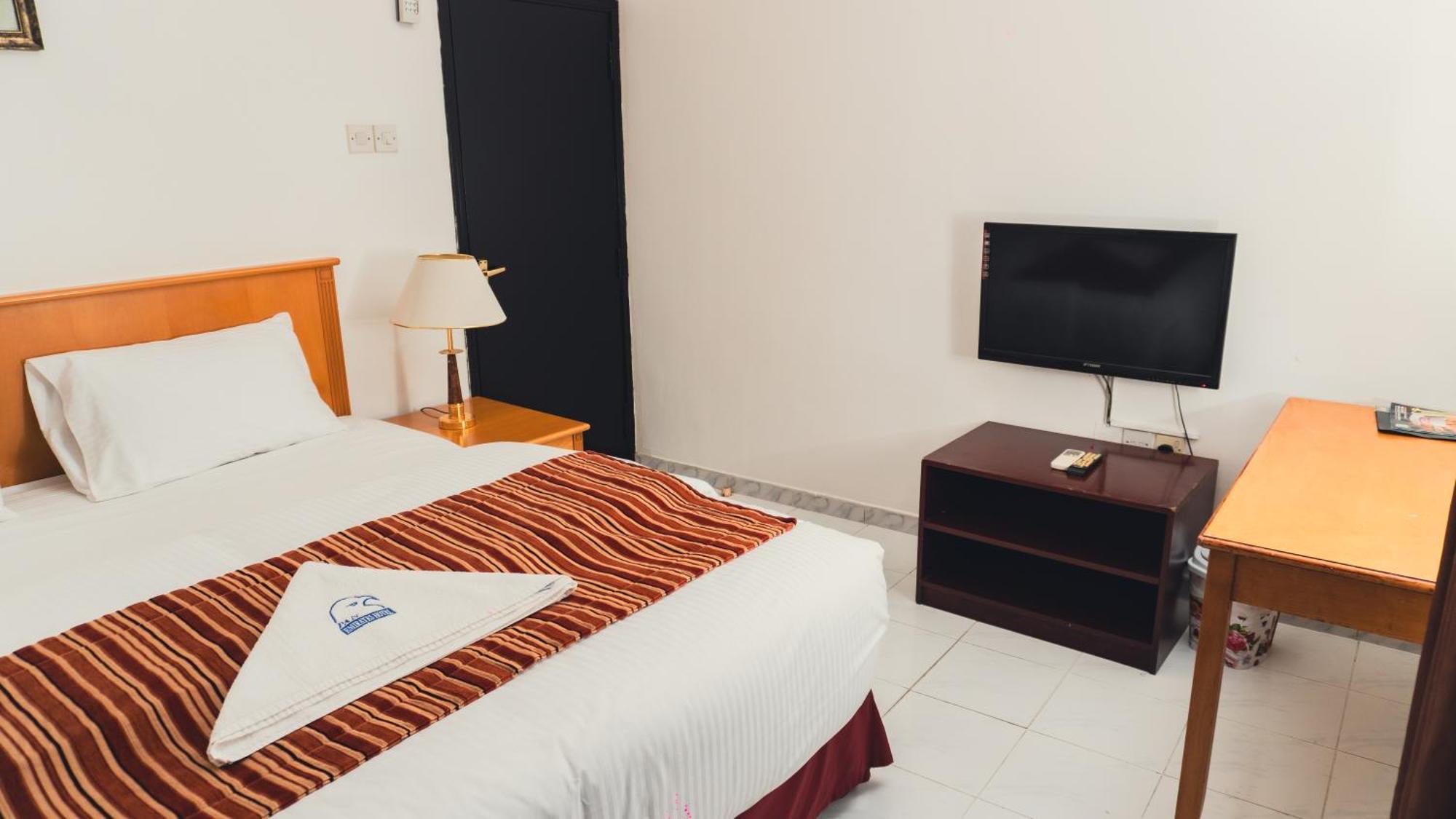 Pan Emirates Hotel Apartments Шарджа Екстериор снимка